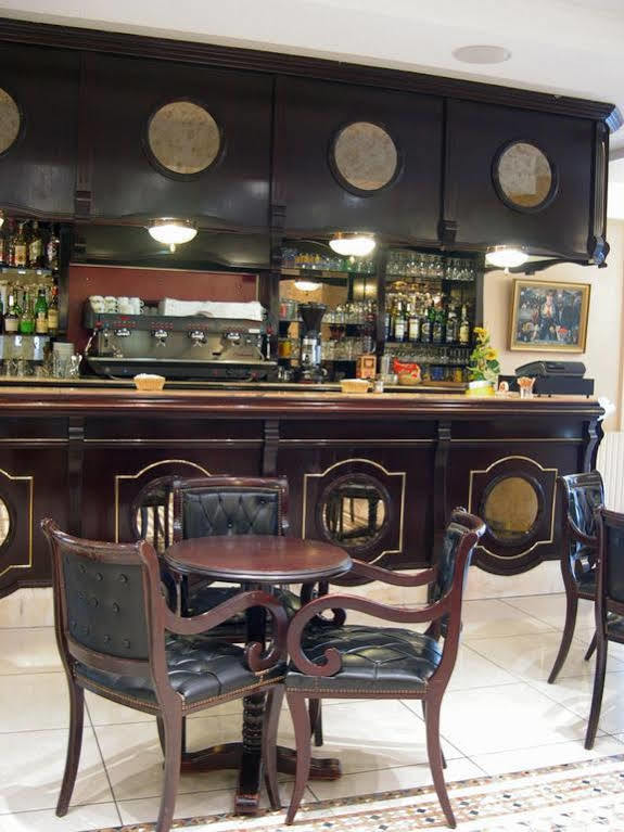 Hotel Christ Roi Lourdes Esterno foto