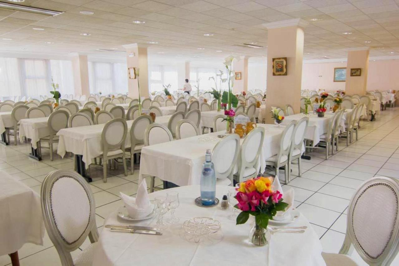 Hotel Christ Roi Lourdes Esterno foto